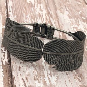 🍀 Rustic Silver Leaves Hinged Bracelet